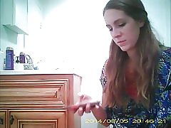 בחורה חמודה באמבטיה