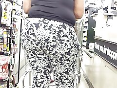 התחת הכפרי תראי דולר בחנות.