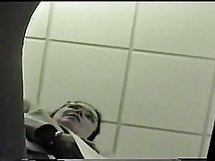 המשרד שותף גרביונים מתחת לחצאית 5