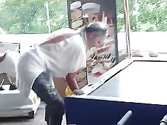 Airhockey בלי חזייה