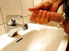 עומס גדול בטואלט puplic