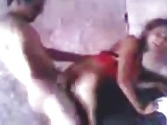 מזדיינת-תחת חלקה והחבר נותנים התאילנדים מקריינת