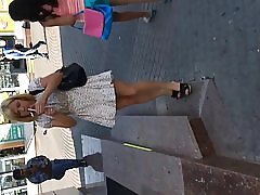 65 מתחת לחצאית